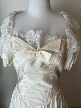 VTG Wedding Dress Ivory 80s Puff Sleeve Tiered Layered Princess Size 7/8 USA Bow